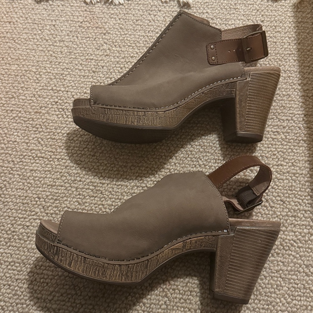 Dansko Taupe Slingback platform Sandals